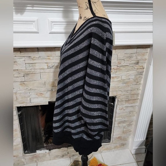 Carmen Marc Valvo black and silver metallic chevron sweater plus size 2X new!!!‎ - Picture 2 of 5